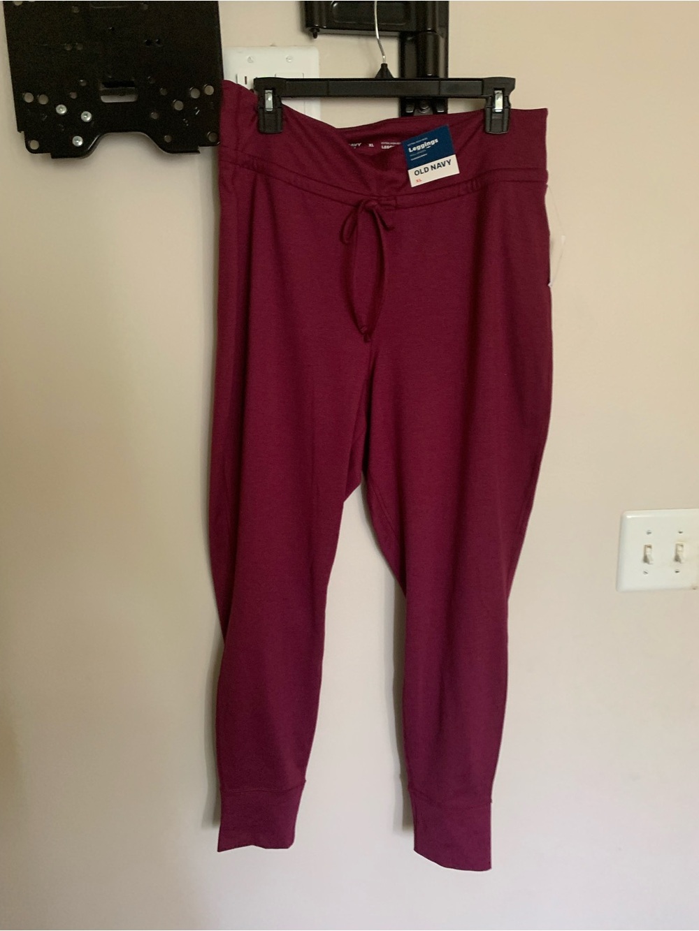 New Old Navy Womens Wine Leggings with Drawstring. Size XL